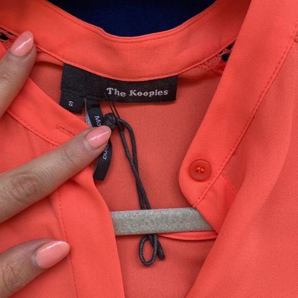 Gorgeous coral blouse with sleeve detail - Picture 4 of 6